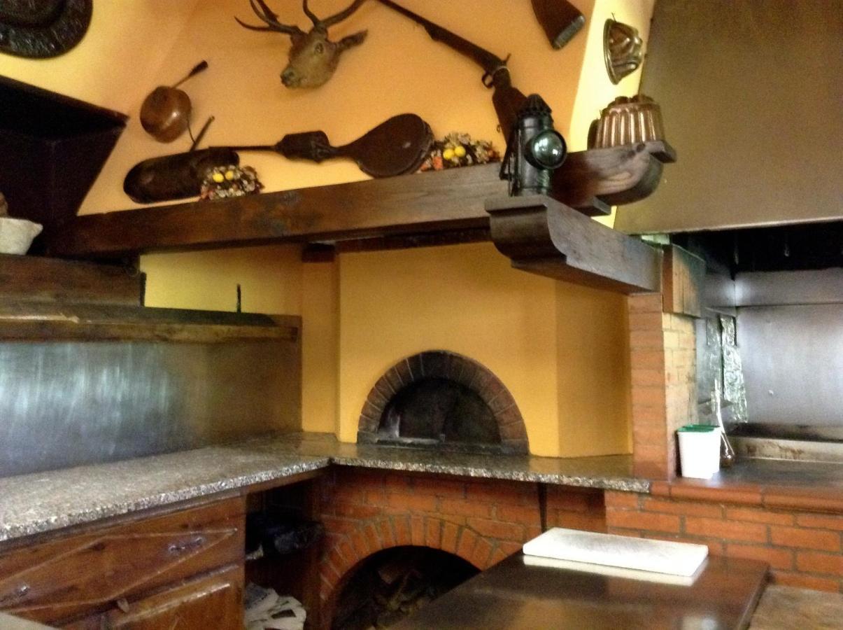 Albergo Ristorante Da Carlino Castelnuovo di Garfagnana Kültér fotó