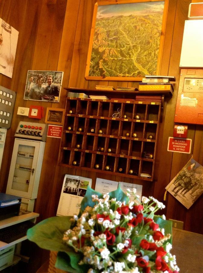 Albergo Ristorante Da Carlino Castelnuovo di Garfagnana Kültér fotó